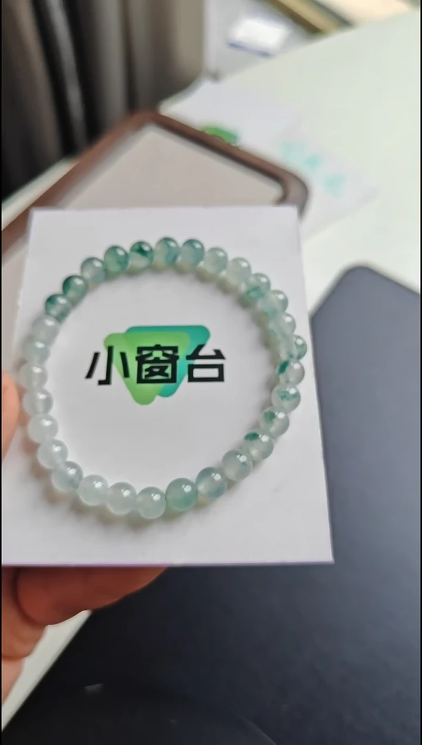 未镶嵌手串翡翠亲**近翡翠手串未镶嵌