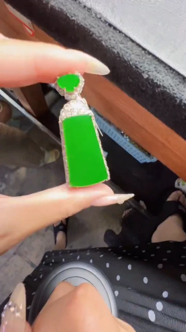 未镶嵌定制翡翠翡翠A货有轻微色差属于正常现象无事牌多样性发货1