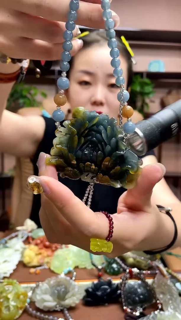 未镶嵌岫玉颈饰·