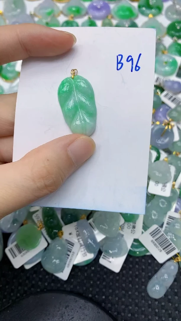 翡翠18K金镶嵌颈饰1111111111