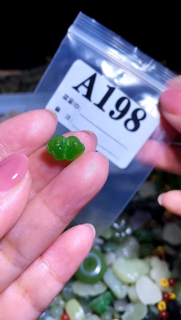 和田玉未镶嵌颈饰1