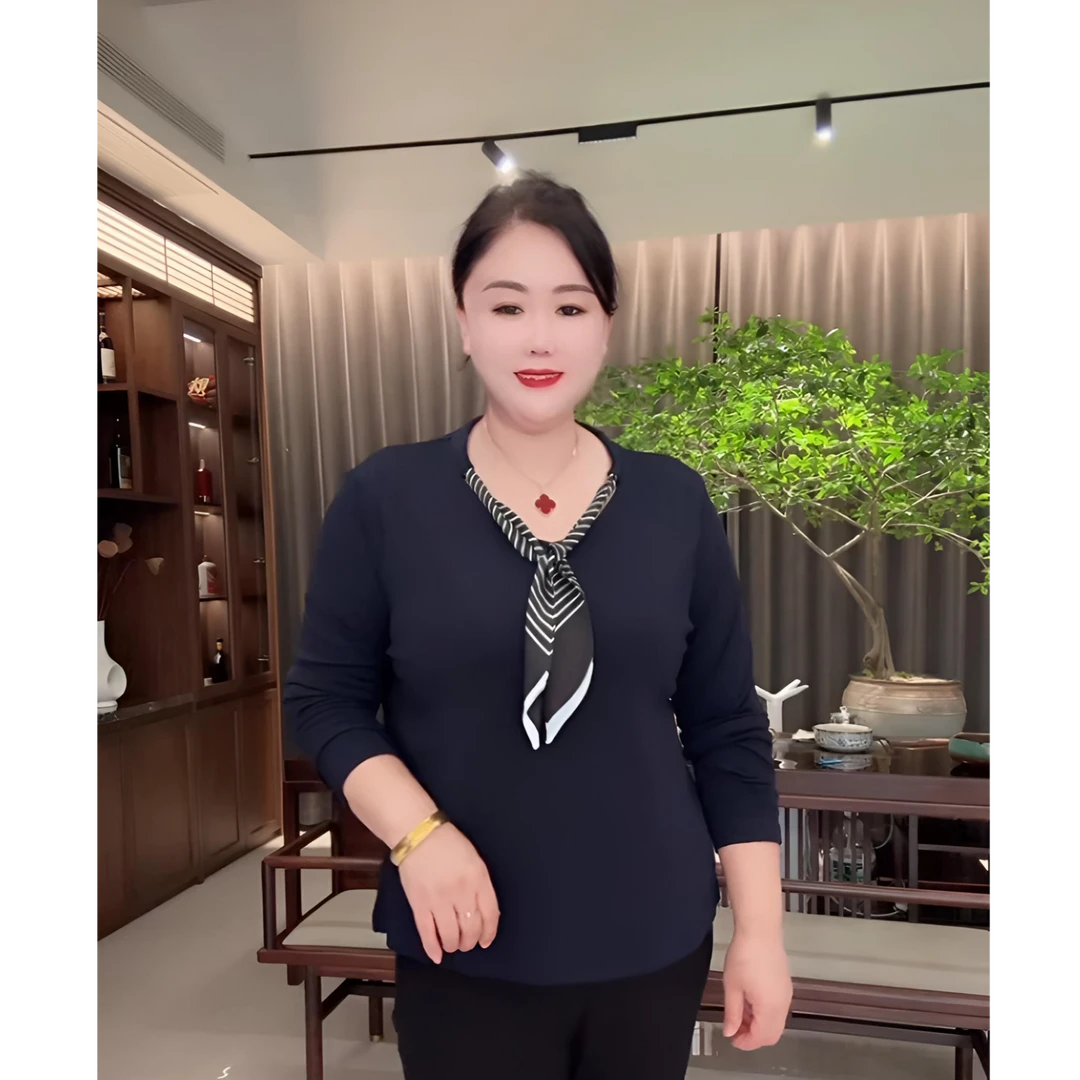 2025夏季新款时尚洋气法式V领3D立体装饰百搭遮肉上衣