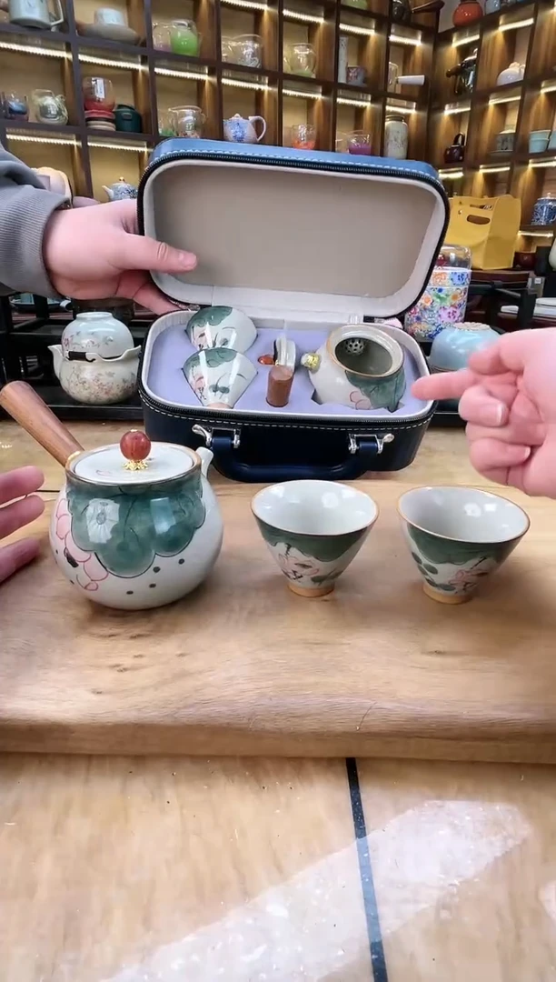 【闪购商品】哥窑荷叶侧把壶1壶2杯+皮包