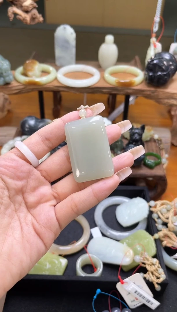 和田玉未镶嵌吊坠(不含链)迪克兰 无事牌 30941