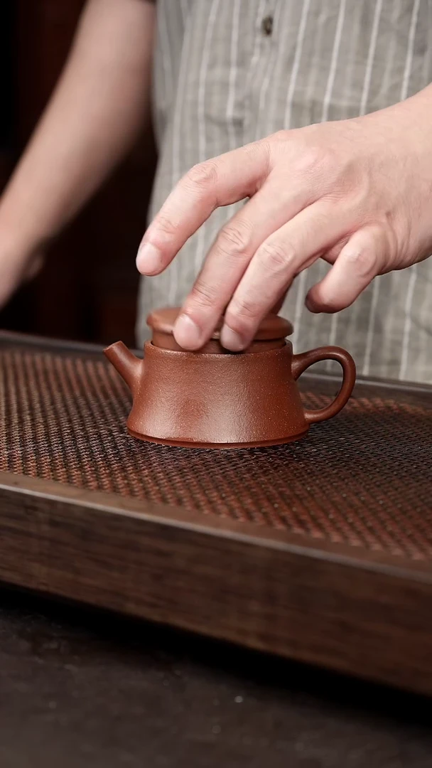 茶壶紫砂红降坡云柱