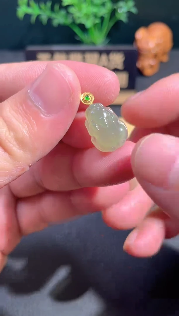 颈饰18K金镶嵌翡翠翡翠