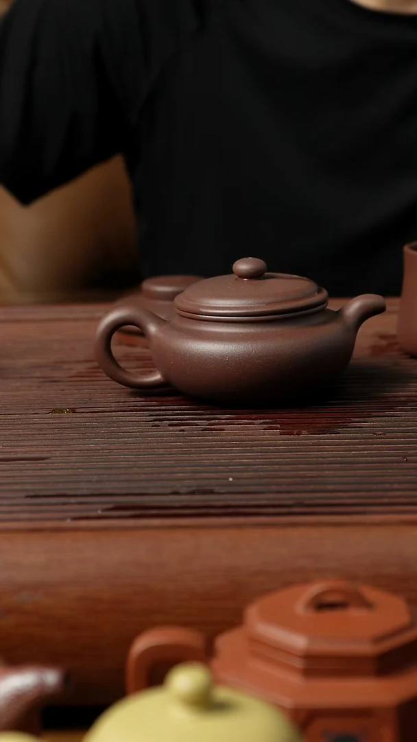 茶壶紫泥四底紫泥半手工200CC扁腹