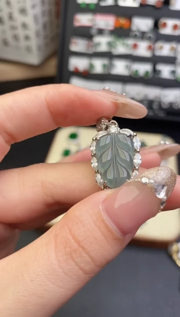 吊坠(赠链)银S925镶嵌翡翠0