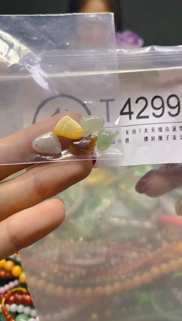 颈饰未镶嵌翡翠/T/翡翠A货，一件也是批发价