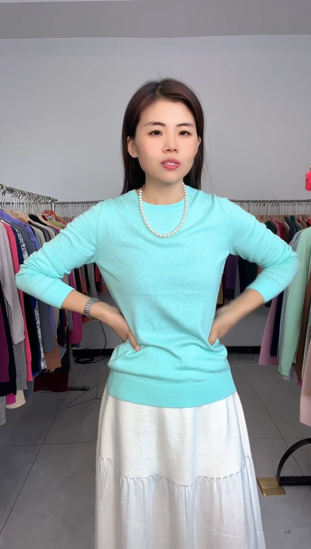 颖***物精纺羊绒湖绿色打底衫
