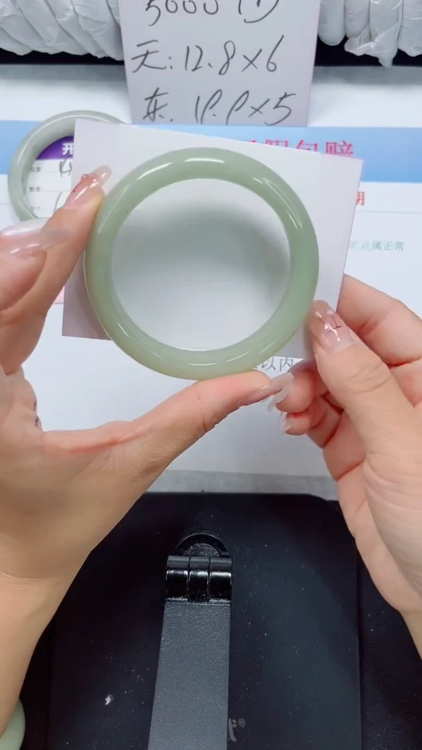 未镶嵌手镯石英质玉45-58.3