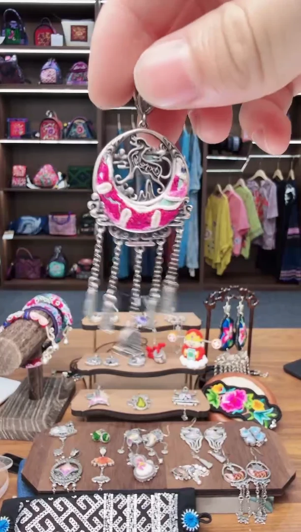 织绣88蒙阿苏苗绣传承店