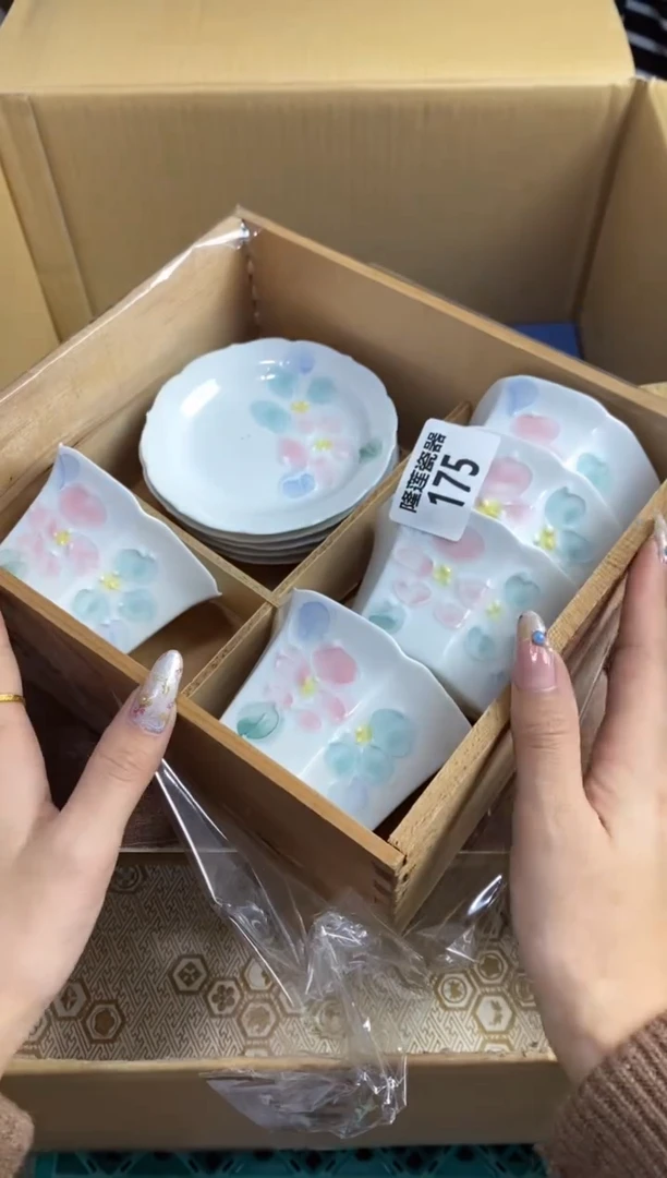 【闪购商品】瓷片隆莲瓷器欢迎大家