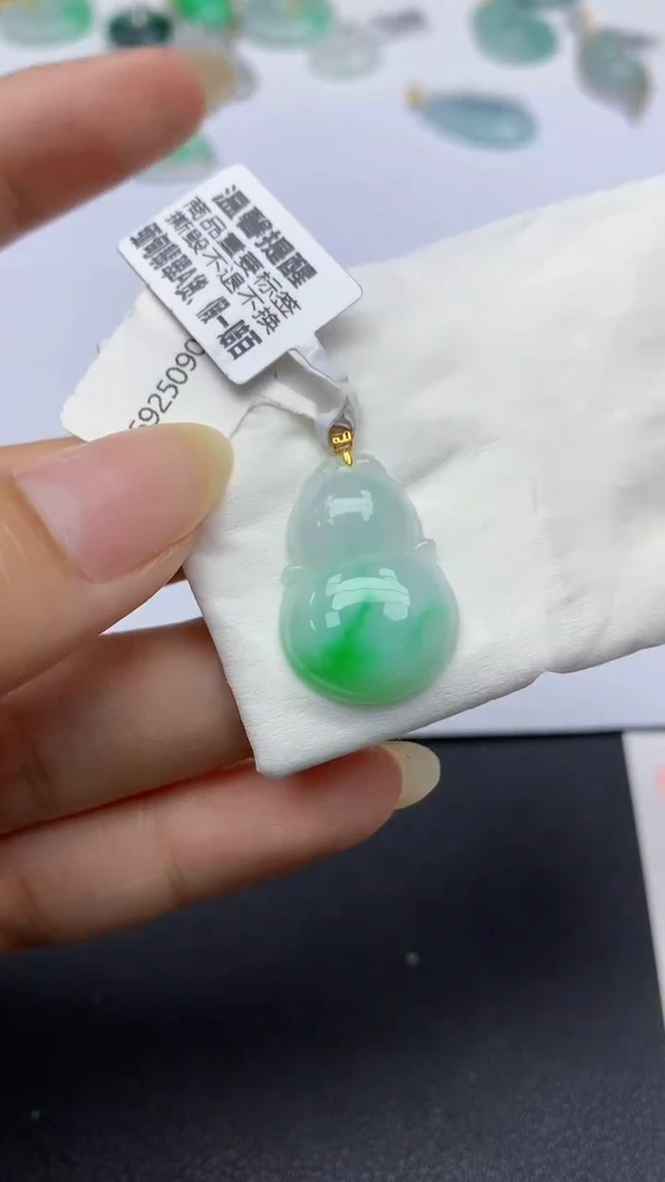 颈饰18K金镶嵌翡翠天然缅甸a货翡翠百元以上9元证书费自理