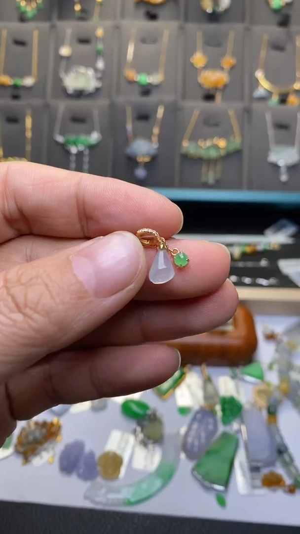 颈饰18K金镶嵌翡翠净货40090