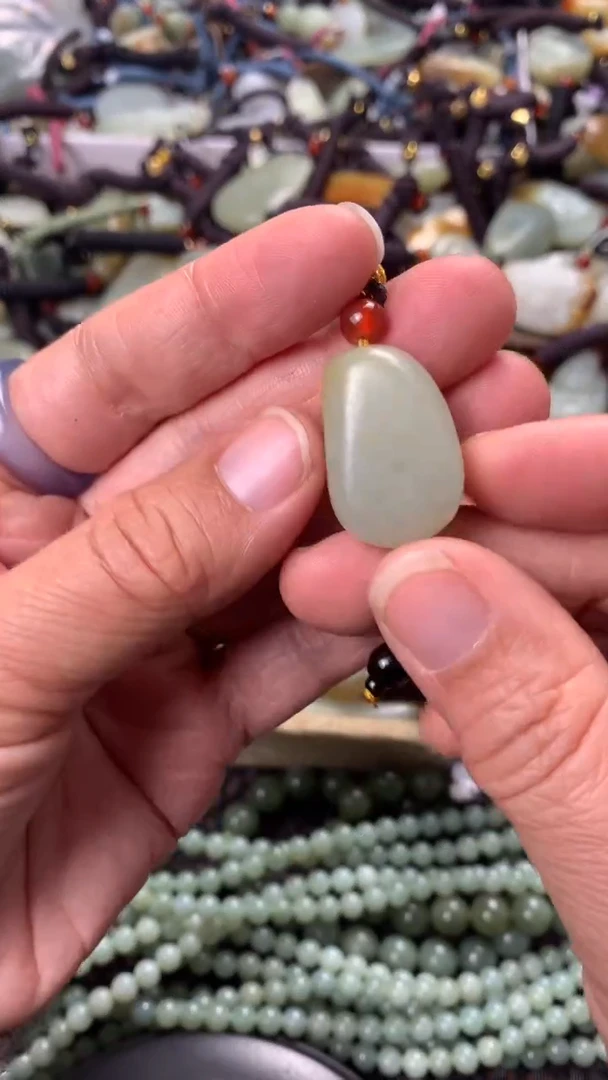 【闪购商品】和田玉颈饰未镶嵌多样性发货没有证书拍一发一有瑕