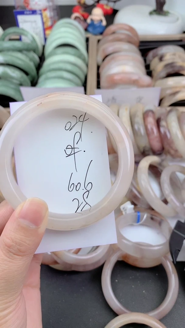 未镶嵌手镯石英质玉024