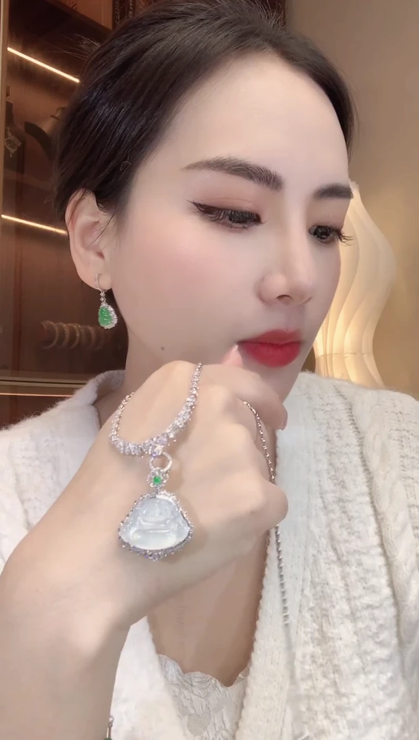 【闪购商品】翡翠吊坠(不含链)18K金镶嵌A61