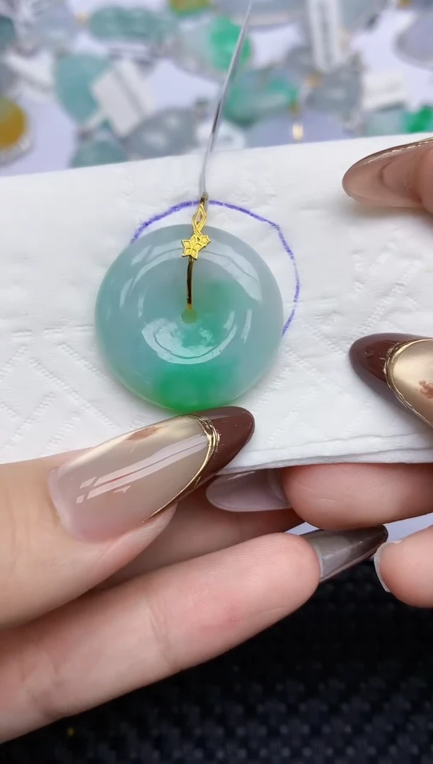 颈饰18K金镶嵌翡翠130   天然翡翠A货  百元以上9米证书费自理