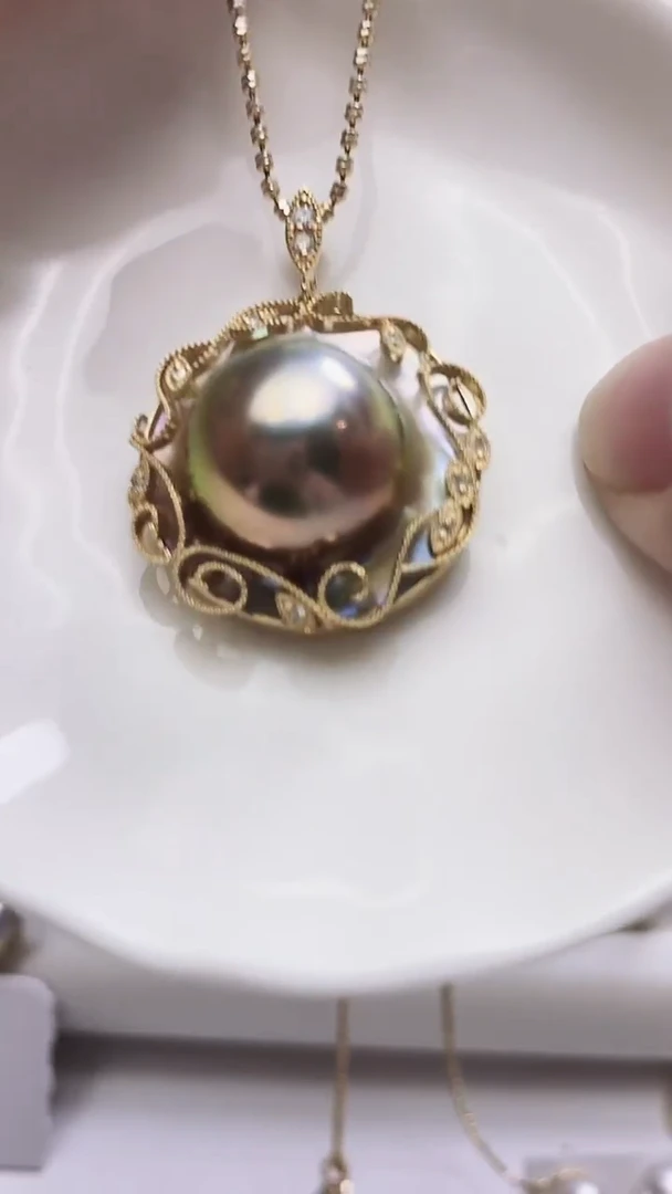 【闪购商品】拼合珍珠（马贝珠）颈饰18K金镶嵌海水荷包蛋马贝吊坠