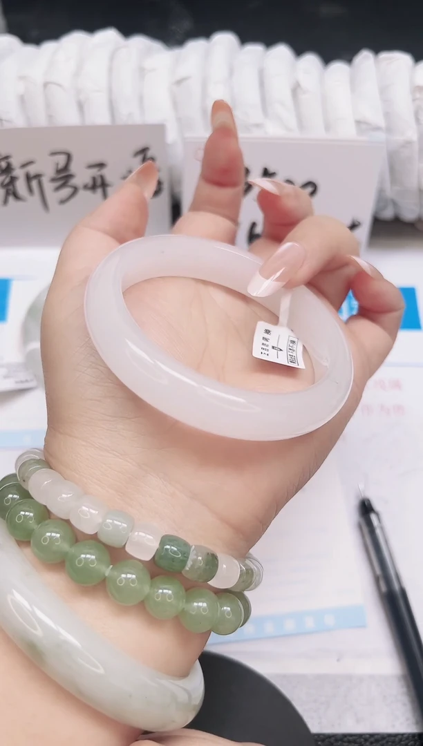 未镶嵌手镯石英质玉61-58.5