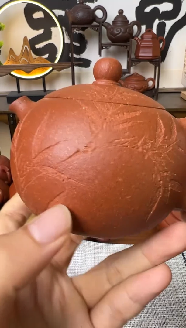茶壶段泥黄降坡西施壶刻绘200CC