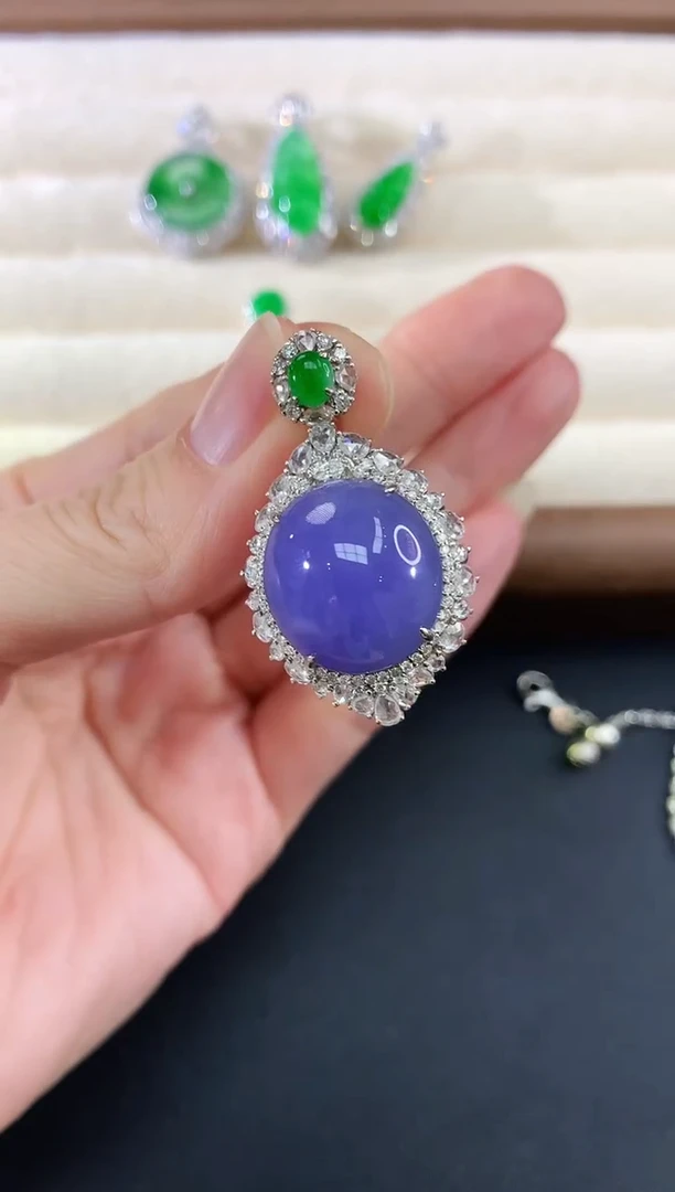 吊坠(不含链)18K金镶嵌翡翠锅*姐321|69800