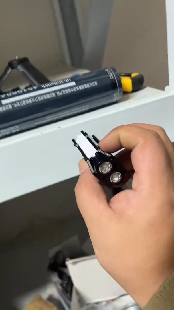 可上飞机可上高铁多功能打火机-超亮侧灯走夜路专用