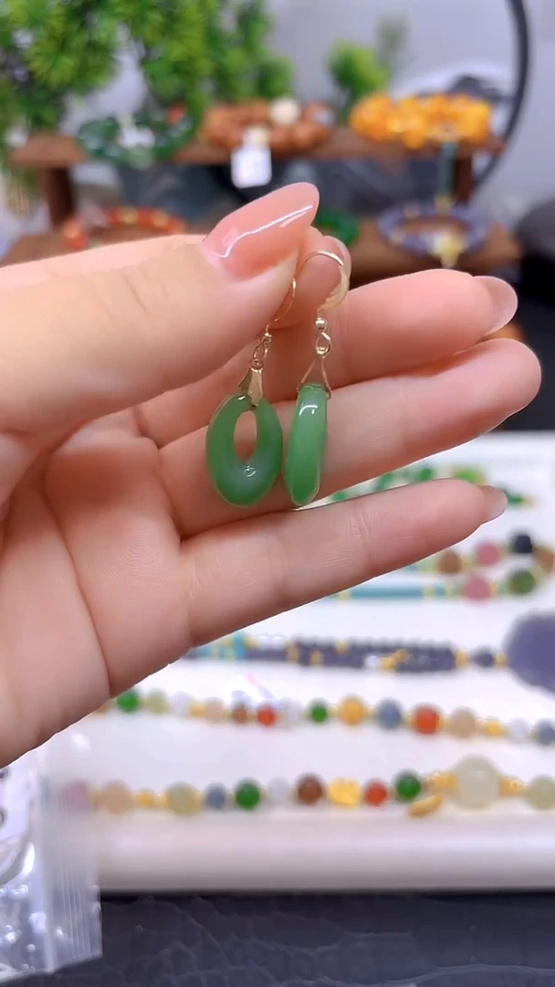 14K金镶嵌和田玉（碧玉）耳饰E870