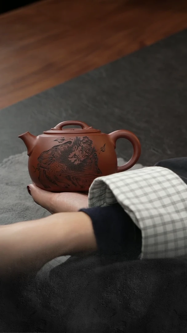 茶壶紫砂三更有梦|钟馗壶张晔刻绘  清水泥  约230cc