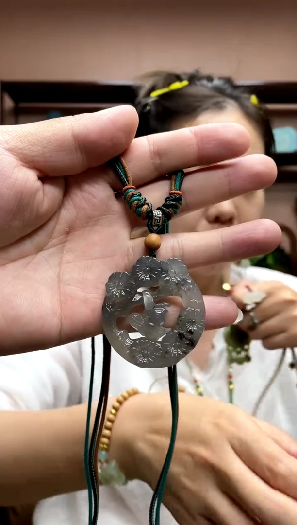 岫玉未镶嵌吊坠·