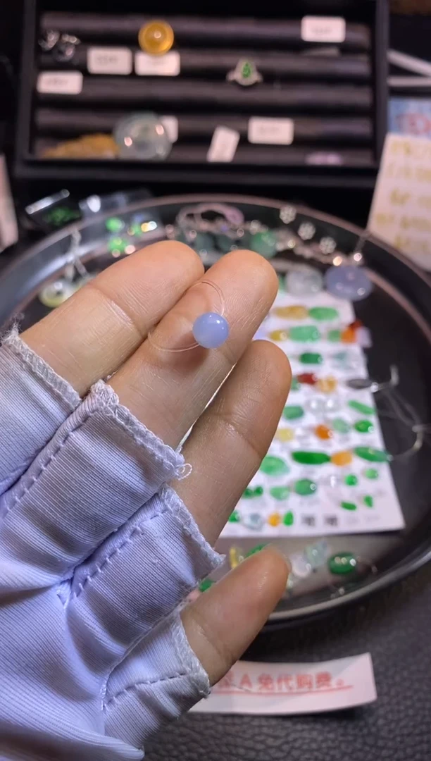 翡翠挂件未镶嵌珠子