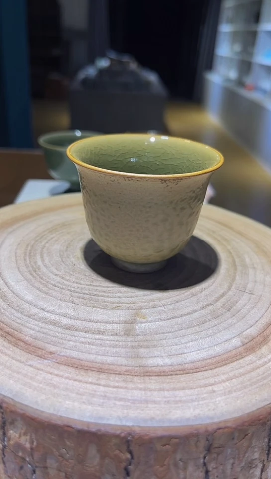 原生态原矿森林的雨滴铃铛杯