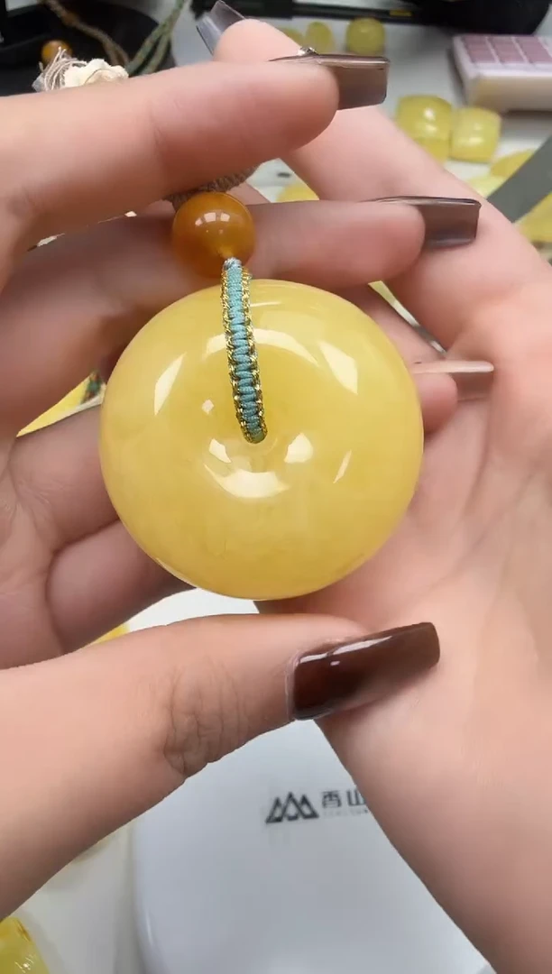 裸石琥珀未镶嵌如图