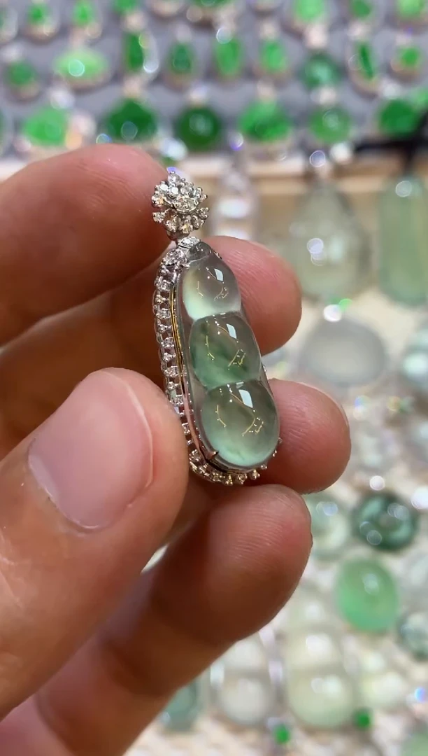 吊坠(不含链)18K金镶嵌翡翠豆子