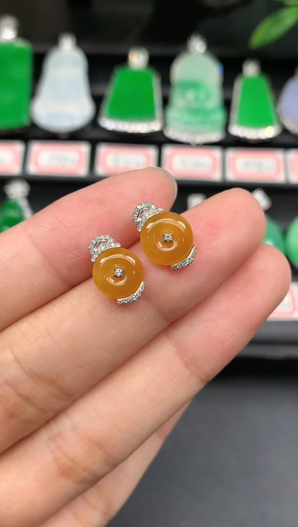 颈饰18K金镶嵌翡翠耳饰