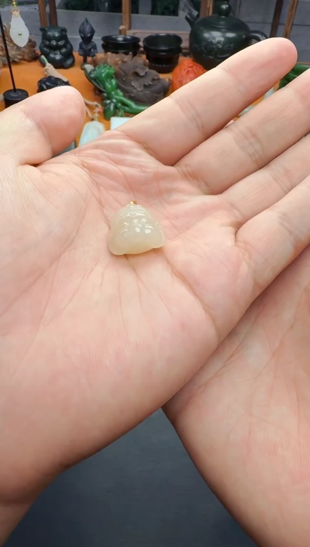 和田玉18K金镶嵌颈饰小象 01