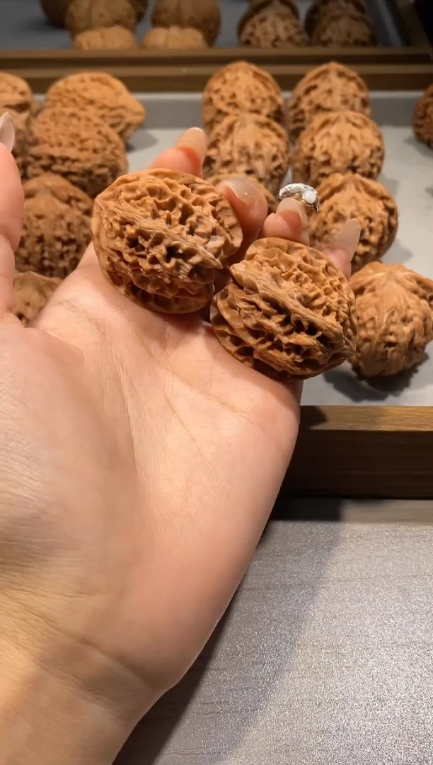 把件核桃W****￴全品35苹果园精对