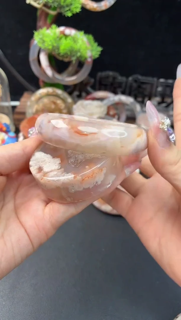 未镶嵌手镯（圆镯）石英质玉58