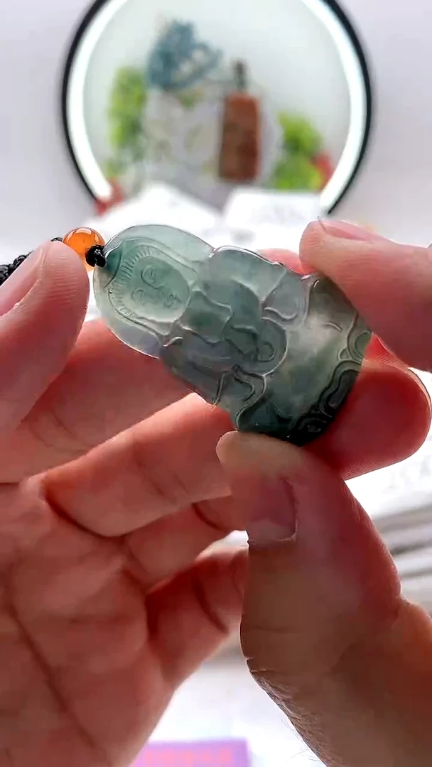 翡翠未镶嵌颈饰小观音