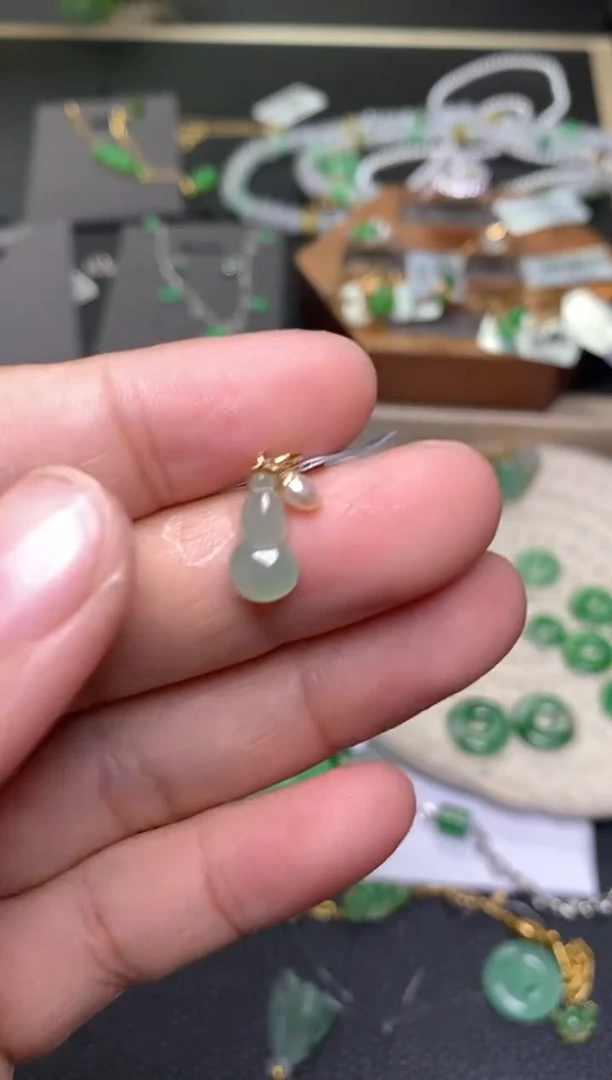 颈饰18K金镶嵌翡翠x****儿净货31586