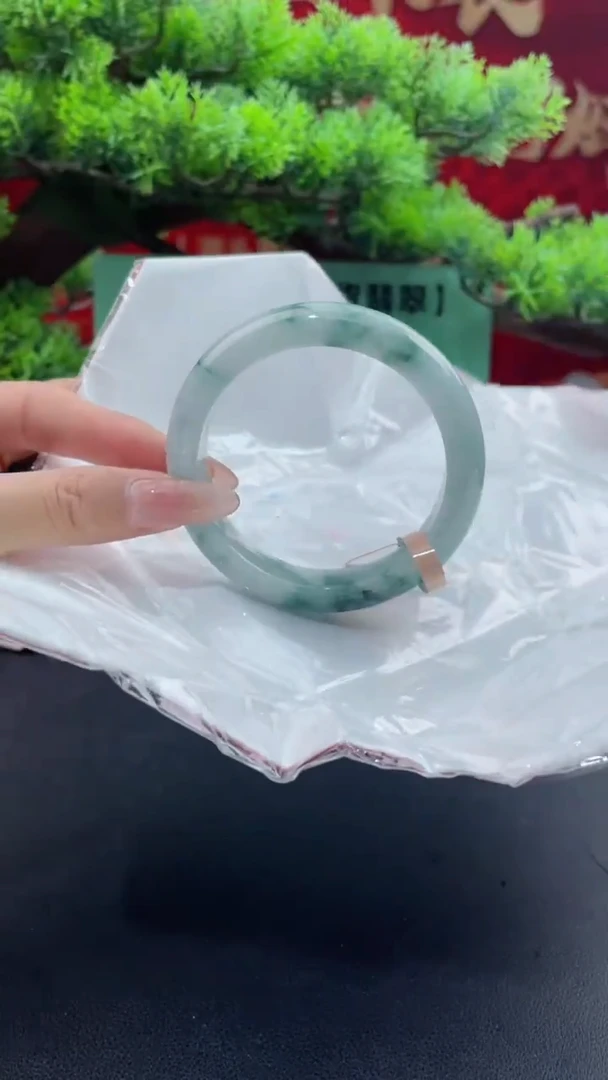 【闪购商品】翡翠手镯未镶嵌1翡翠手镯（微瑕）