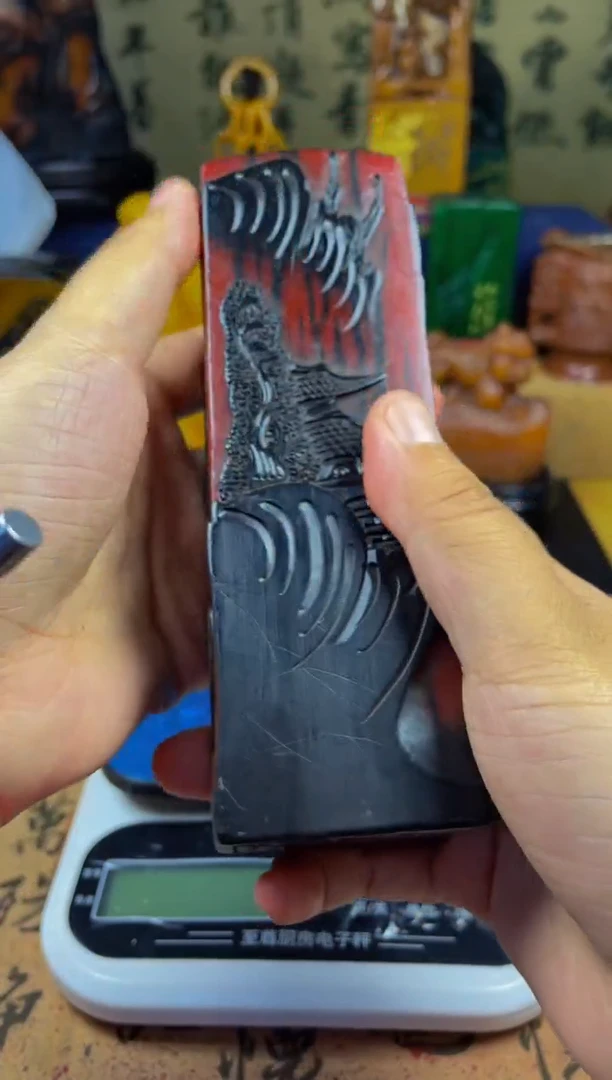 寿山石印石乌鸦皮薄意雕长竖章大作品