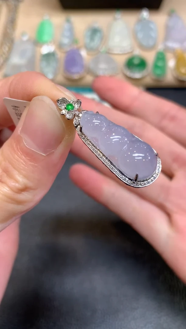 【闪购商品】翡翠颈饰18K金镶嵌福豆【无服务费】