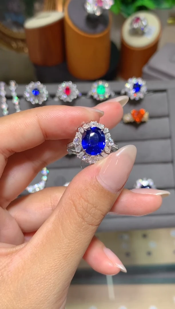 蓝宝石戒指18K金镶嵌4.0CT