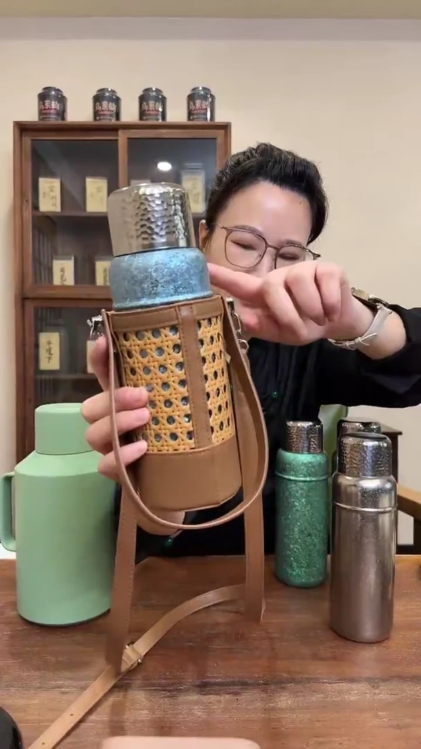 600毫升蓝色纯钛+编织杯套