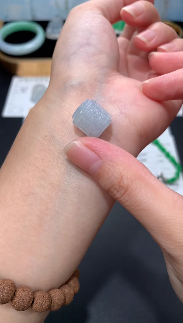 未镶嵌定制翡翠48小时鉴赏期 退货不扣服务费