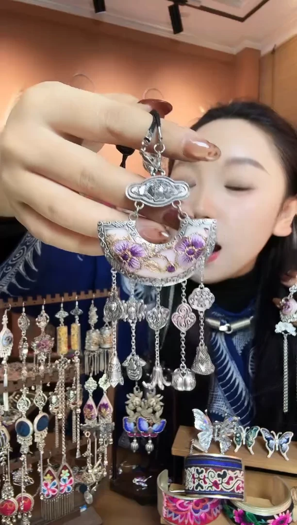 刺绣纯手工民族风吊坠