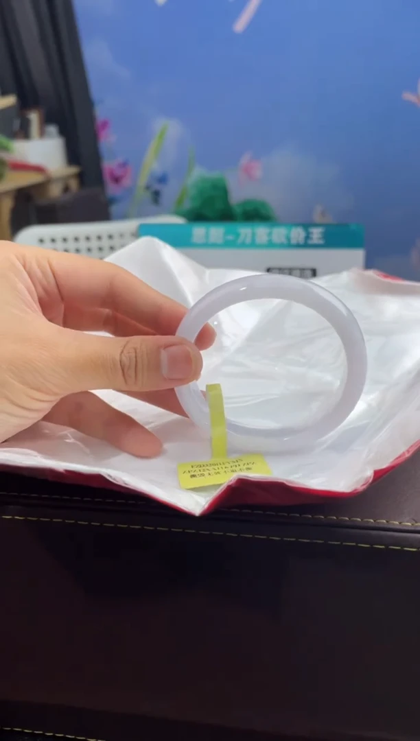 翡翠手镯未镶嵌13翡翠手镯(微瑕)
