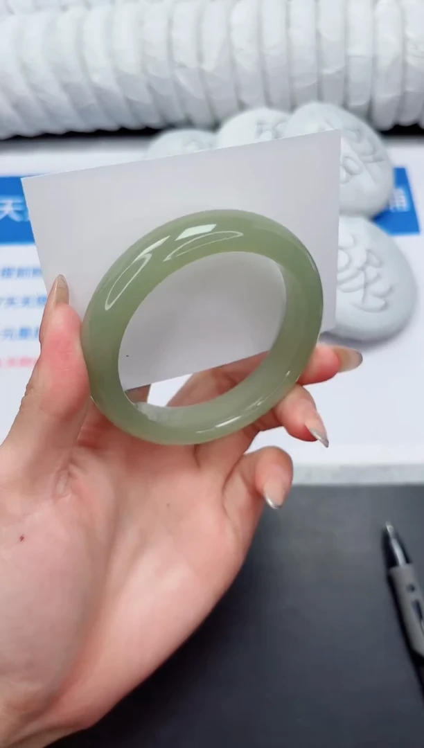 未镶嵌手镯石英质玉28-56.6DK